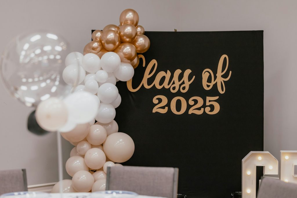 graduation party balloon decoration